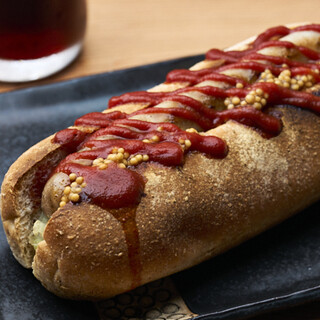 食べ応えのある、無添加ポークのホットドックもご堪能ください