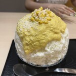 氷連 上野店 - とうもろこし。中にはとんがりコーンみたいなザクザクしたスナック入っててうまい。