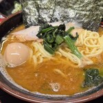 豚骨醤油ラーメン 王道家 柏店 - 