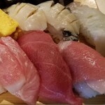 出羽鮨 - タネの表情。