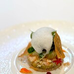 311422281 - 習志野を象徴する3つの「地」をイメージした ミルフィーユ仕立て。 鴨のリエット、ナスのピュレ、砕いたエビに山芋、セロリ、エビ味ガレット、最後にはまぐりのエスプーマだったかな。