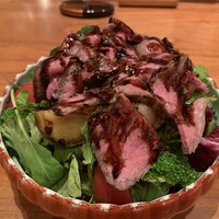 味工房まんま 別館 - 黒毛和牛ローストビーフサラダ