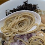 春日遅遅 - 加水率低めの細ストレート麺