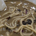 春日遅遅 - 細ストレート麺がスープに絡む