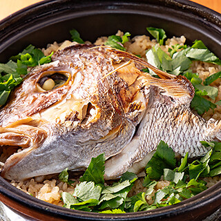 ふっくら香ばしい季節の炊き込みご飯は、土鍋で炊き上げる絶品◎