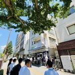 肉そば藤七 - 順番を待つ汗だくの待ち人