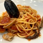 ヴォーノ イタリア - ペスカトーレ。10㎝以上はあるタコに歓喜✨具沢山で美味しかったです♪