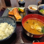 栞   - 