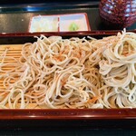 手打そば 鬼七 - 七味唐辛子でピリッと