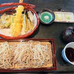手打そば 鬼七 - 天せいろ（大海老、茄子、舞茸、インゲン、カボチャ）田舎そば大盛り