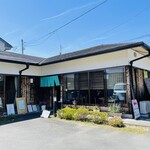 蕎菜　まさ吉 - 【外観】街の蕎麦屋のような店構えですが、
                                少し行列あります。