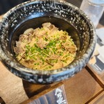 此処は堀江 ニルとコメ - A5黒毛和牛とごぼうの土鍋ご飯