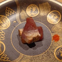 紀尾井町 三谷 - 醤油漬けして皮を炙った鰹（千葉県）