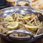 Handi レストラン - 2025.7 ナムキンカラヒ（1kg 3,500円）ナン or ロティ 4枚付き