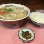 宝来軒 - 料理写真:ラーメン大盛とめし小