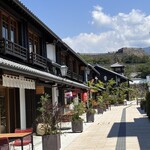 クレープとエスプレッソと花小路 - お店がある小径