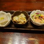 越後一会 十郎 - 前菜 3種盛り（ゴマ豆腐、あさりのぬた、いんげんとサーモンのマヨ和え）