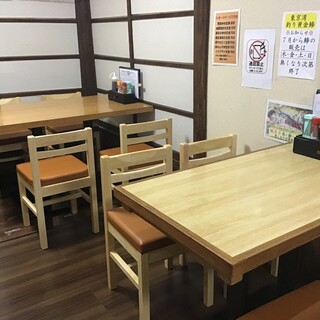 昭和の雰囲気漂う、ほっと落ち着く空間でお食事をご堪能あれ