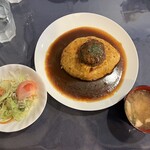 キッチン西山 - オムライス（デミグラスソース）、トッピングでミニハンバーグ