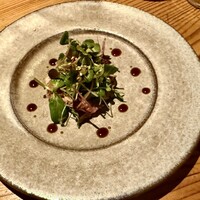 十番 無鴨黒 - 最上鴨もも肉のタタキ国産江戸前ハーブと共に