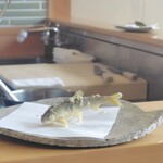 天ぷら 荒川 - 泳いでる…！