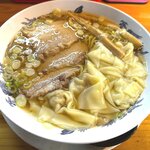 支那そば専門店 へいきち - 料理写真:ワンタンメン！