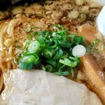 えびす家 - 金ラーメン（鶏ガラ醤油）のネギ