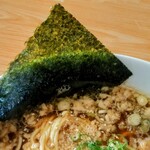 えびす家 - 金ラーメン（鶏ガラ醤油）海苔