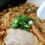 えびす家 - 金ラーメン（鶏ガラ醤油）のネギ
