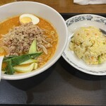 萬珍閣 - 坦々麺+炒飯セット