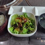 牛匠おがた - ライス・サラダ・スープ