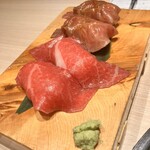 黒毛和牛焼肉 凱旋門 奥の院 - 炙りと生で