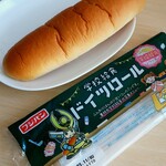 イオン - 料理写真:ドイツロールパン(フジパン製)税別98円
