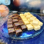 DINING & BAR TABLE 9 TOKYO - 