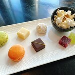 DINING & BAR TABLE 9 TOKYO - 