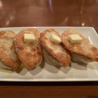 手延べ餃子バー ウイング ビレッジ_1