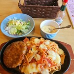 ジロー - ＊ハンバーグとチーズナポリタンセット＊