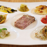 MORITO - ランチコース 2200円 の旬のアミューズ8種