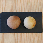 MORITO - ランチコース 2200円 のライ麦パン、赤ワインパン