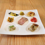 MORITO - ランチコース 2200円 の旬のアミューズ8種