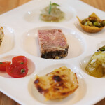 MORITO - ランチコース 2200円 の旬のアミューズ8種