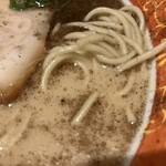 赤のれん - 麺は普通の太さ　ストレート