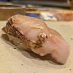 すしやのたい悟 - 長崎対馬産「のどぐろ」の炙りの握り