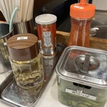 ちえちゃんラーメン - 卓上調味料たち