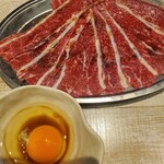 肉の醍醐 - 近江牛ブリスケすき焼き定食　サラダ、ご飯、牛骨スープ、お茶がセット