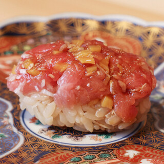 仕入れにこだわる店主が手掛けるおまかせコース