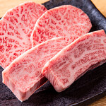 焼肉 泰山 - 塩上カルビ100g（4枚）