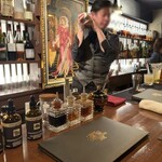 薬膳バー ポーションステーション - シェーカー振ってるカッコいい図