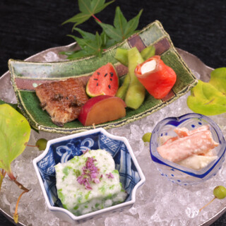 五感を刺激する天ぷらと、名物八寸盛りで季節を味わう