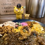 アアベルカレー - 上にも、何かが乗っている